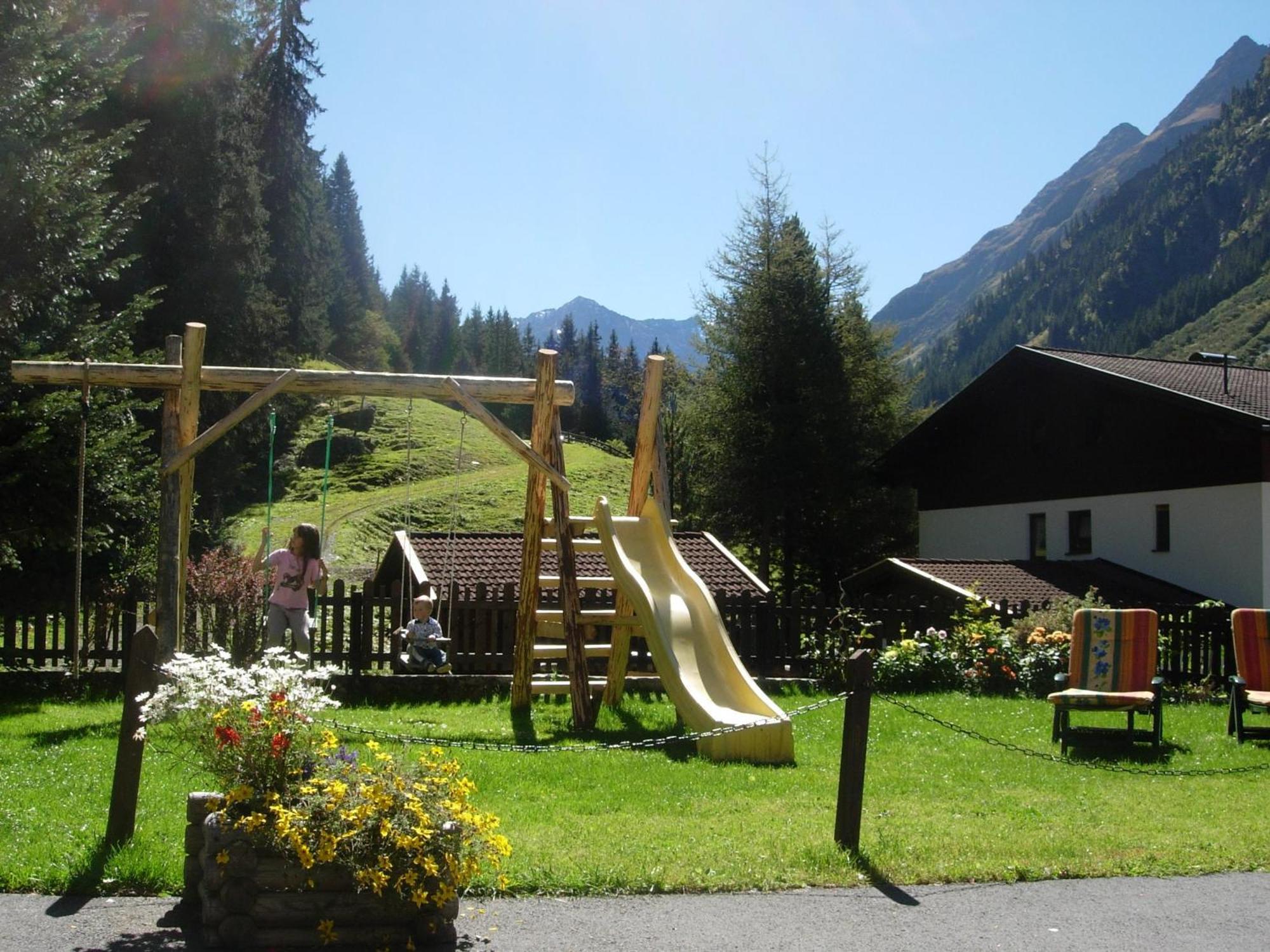 Haus Waldheim Hotel Sankt Leonhard im Pitztal Bagian luar foto