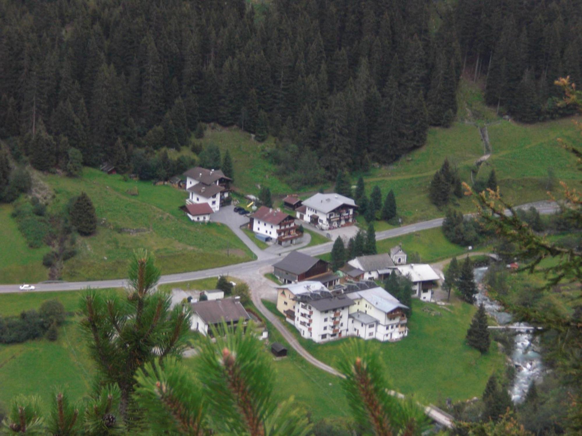Haus Waldheim Hotel Sankt Leonhard im Pitztal Bagian luar foto